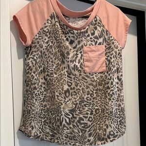 Jules and James coral Leopard Print Women's Short Sleeve Top